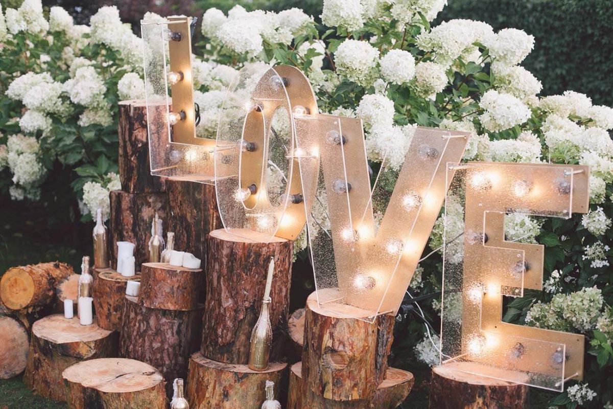 A Florist’s Guide to Wedding Flowers